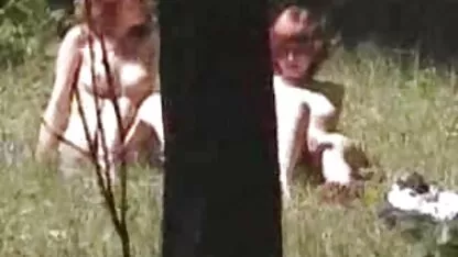 Cô y tá và đưa nó đến bệnh nhân trong xem phim sec gai xinh văn phòng