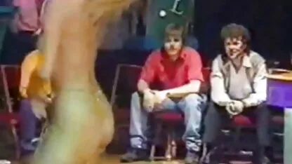 Các bà đã rất vui vẻ và được phép để vịt với mình trong hai hộp phim sec gai net