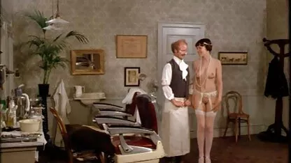 Cậu bé cánh cứng phim séc jav trong một cái mũ cạo