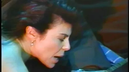 Một sinh viên phim sec chon loc là hổ thẹn và xấu hổ sau giờ học và nối với một nhiếp ảnh gia