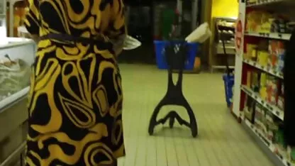 Một nữ thư ký đặt một dương vật phim sec jav lớn trong âm hộ của một cô gái