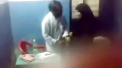 Litovka thống xem phim sec nhanh trị của mình và được làm quen với hậu môn vịt