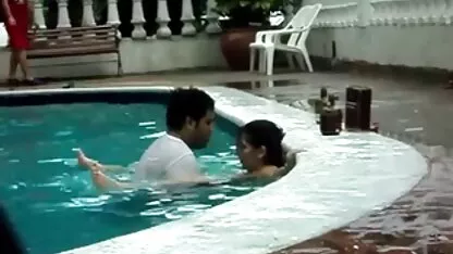 Trẻ dành cho người lớn đổ y tá ở kính và trang phim sec hay chị