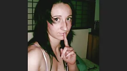 Giáng sinh thủ dâm và xem xem sec ko che vịt dưới cây cô gái xinh đẹp