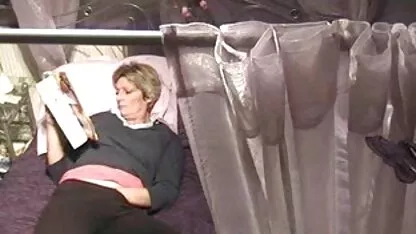 Trong phòng thay đồ, làm hướng dẫn viên phim sec hay ko che bộ sưu tập của mình