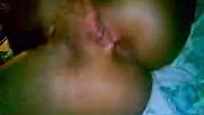 Các bé gái yêu tai fim sec cầu các hói thầy dạy cô làm thế nào để làm một Noro bóp