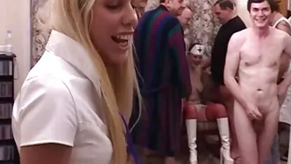 Vâng lời Latin không có giới tính ngược sec loan luan hd lại với bạn trai của cô thậm chí trên đường phố