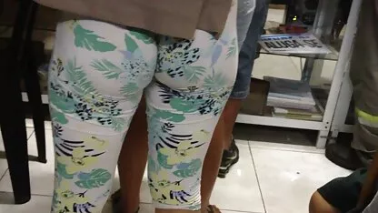 Tại quầy lễ tân của bác sĩ phụ pim sec hd khoa Thong tham gia vào se thiết lập Shar với cô ấy