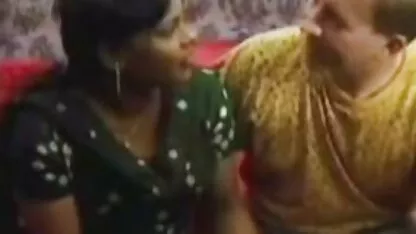 Hai pim sec hd chị em dụ dỗ một người anh em họ ở bộ ba