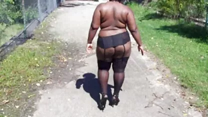 Hai sa thải đang thâm nhập bởi thành viên của một đám đông lớn phim sec o che