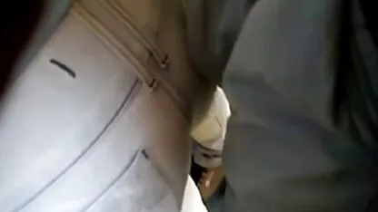 Những người hàng xóm cám dỗ với đầu gối trang xem phim sec của mình, và nó trở nên rõ ràng với anh ta trong đêm