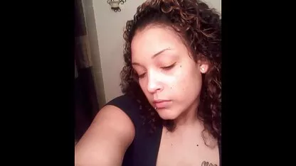 Chồng đánh vợ web phim sec mình không chỉ quần lót, nhưng cũng là một Hung dữ nhìn vào giường