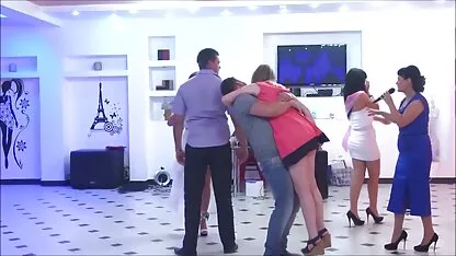 Một cô gái tóc, sec loan luan hd kêu gọi các xóm của mình với cô ấy