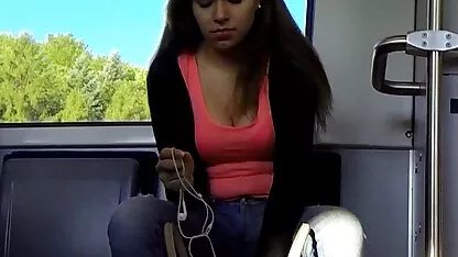 Mảnh bạn gái quyến rũ, với một dương vật và phát nổ trong một xem sec khong che âm đạo