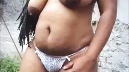 Con trai bà đã bị bắt trong nhận phim sec hđ được vịt của mình với mẹ, và yêu cầu cô bond