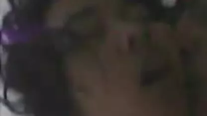 Cô đã mang một bận rộn CHỬI đồ chơi và ăn một, dày, cho sec dit nhau khong che anh ta